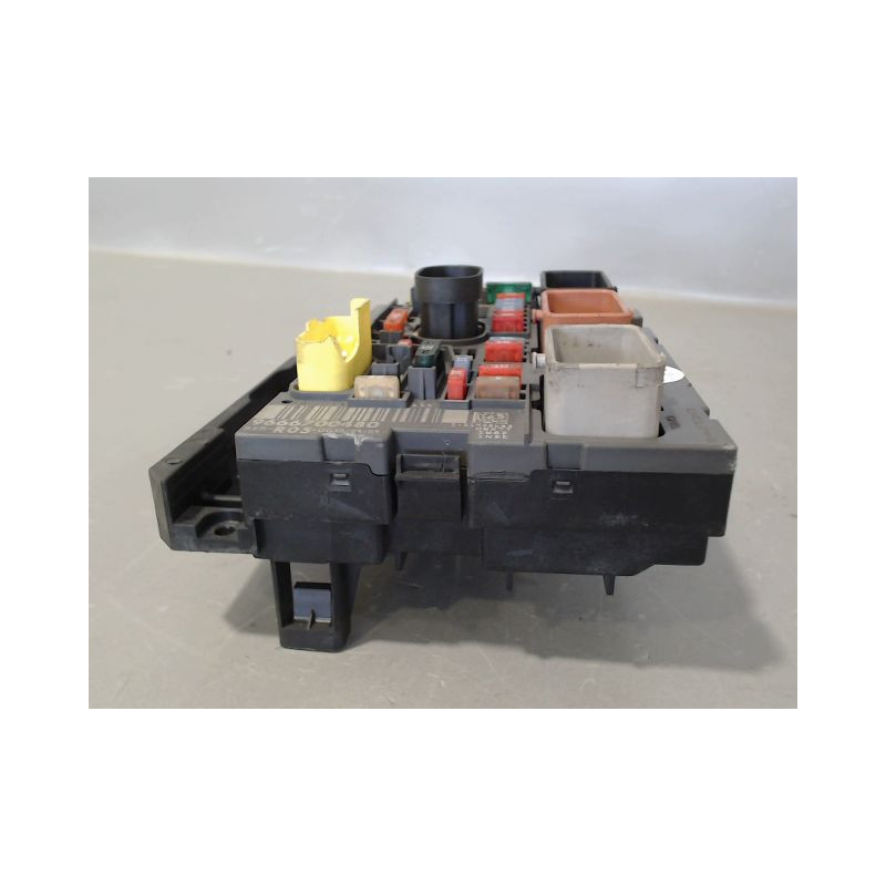 BOITE A FUSIBLES PEUGEOT 308 SW 2008-