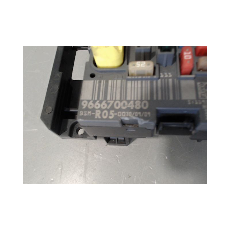 BOITE A FUSIBLES PEUGEOT 308 SW 2008-
