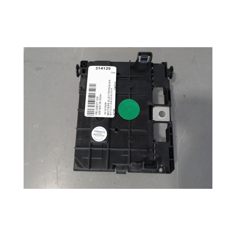 BOITE A FUSIBLES PEUGEOT 308 SW 2008-