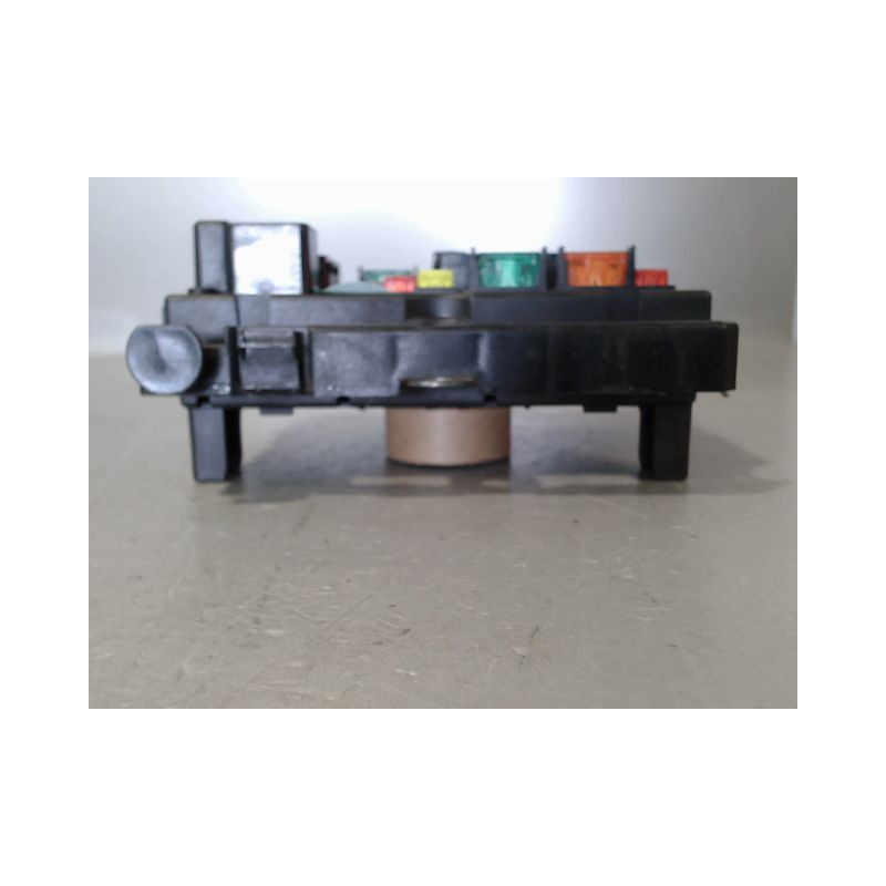BOITE A FUSIBLES PEUGEOT 206 5P