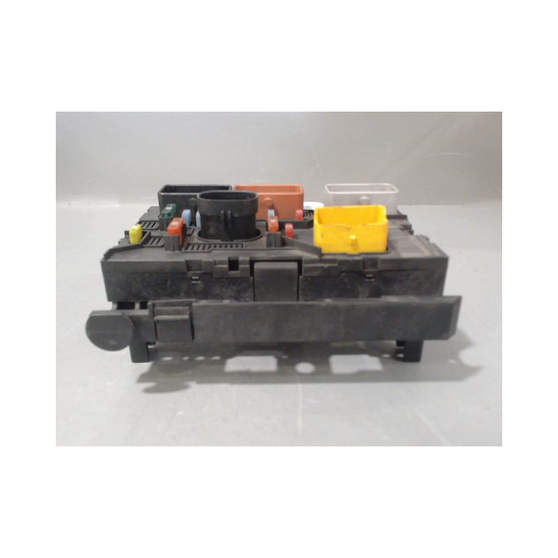 BOITE A FUSIBLES PEUGEOT 307 SW 2005-