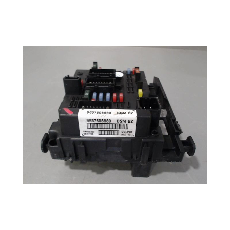 BOITE A FUSIBLES PEUGEOT 206 3P