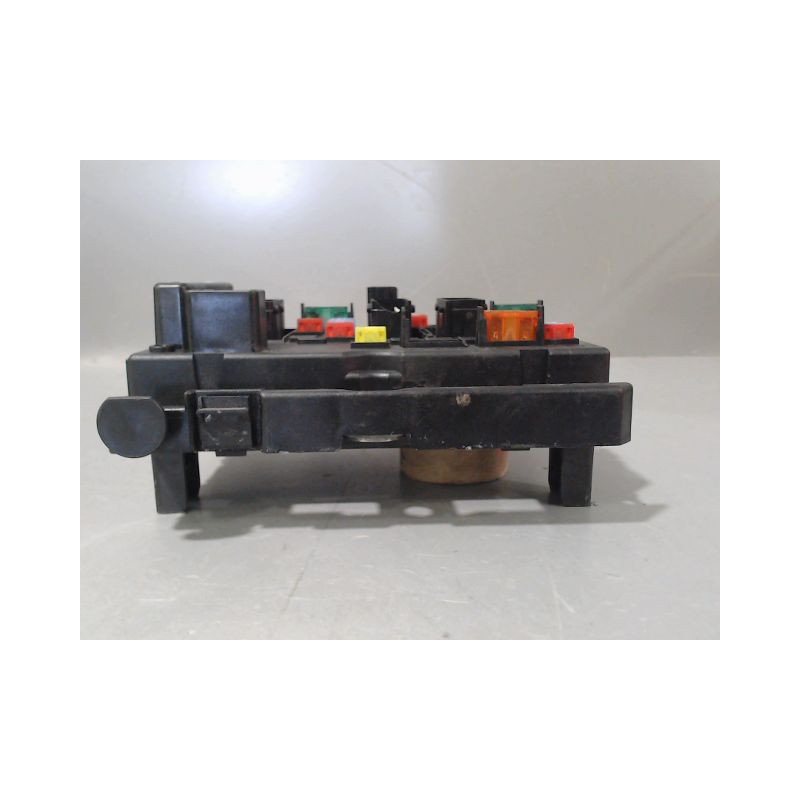 BOITE A FUSIBLES PEUGEOT 206 3P