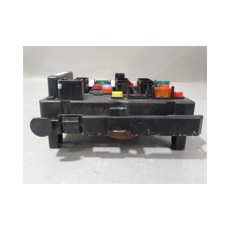 BOITE A FUSIBLES PEUGEOT 206 5P
