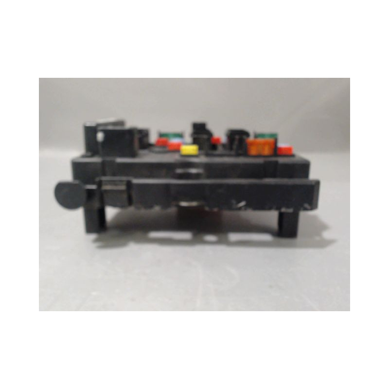 BOITE A FUSIBLES PEUGEOT 206 5P