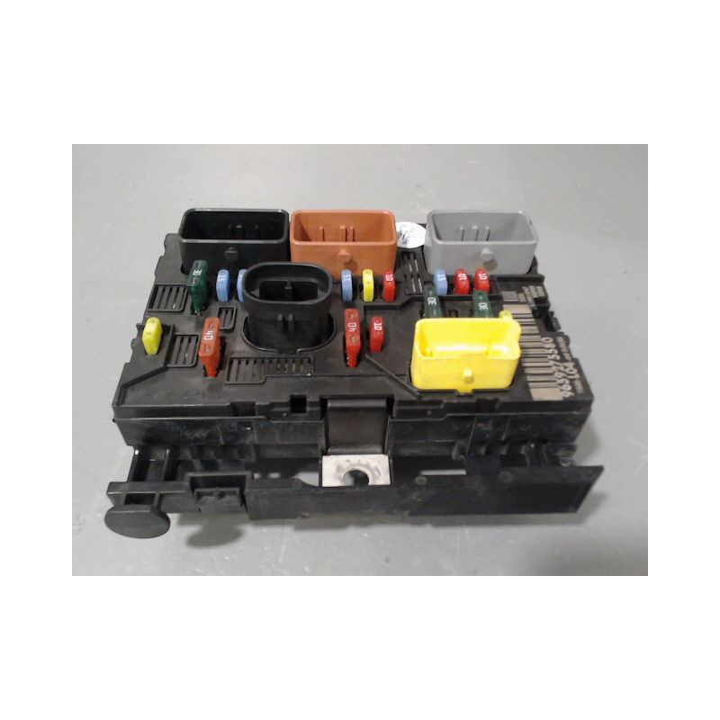 BOITE A FUSIBLES PEUGEOT 307 CC 03-05