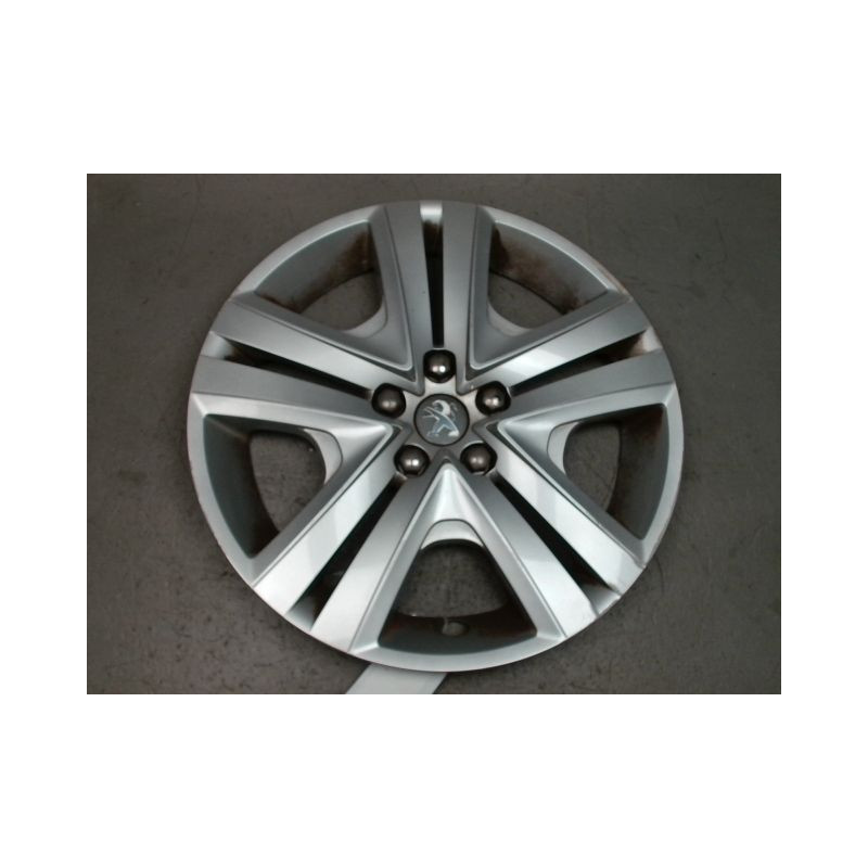 ENJOLIVEUR DE ROUE PEUGEOT 208