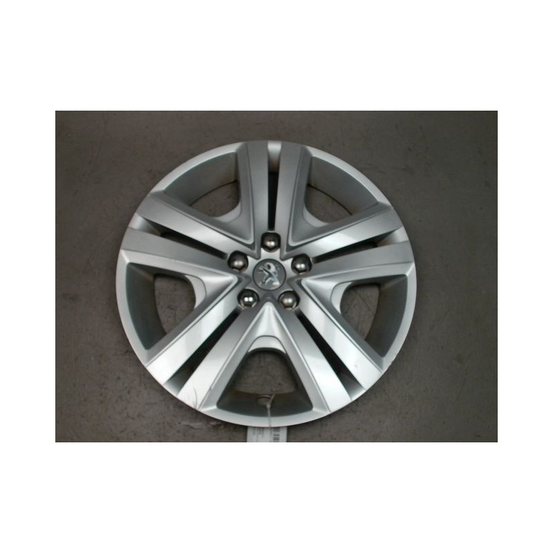 ENJOLIVEUR DE ROUE PEUGEOT 208