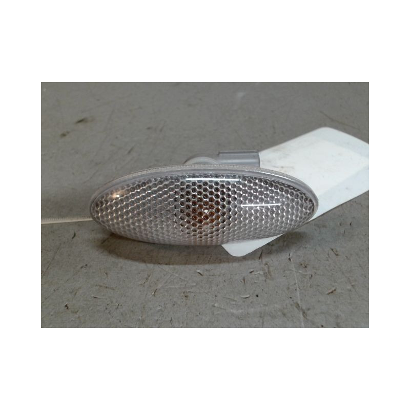 REPETITEUR AILE DROIT TOYOTA VERSO