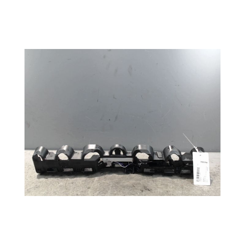 SUPPORT CENTRAL PARE-CHOC ARRIERE  RENAULT CLIO IV
