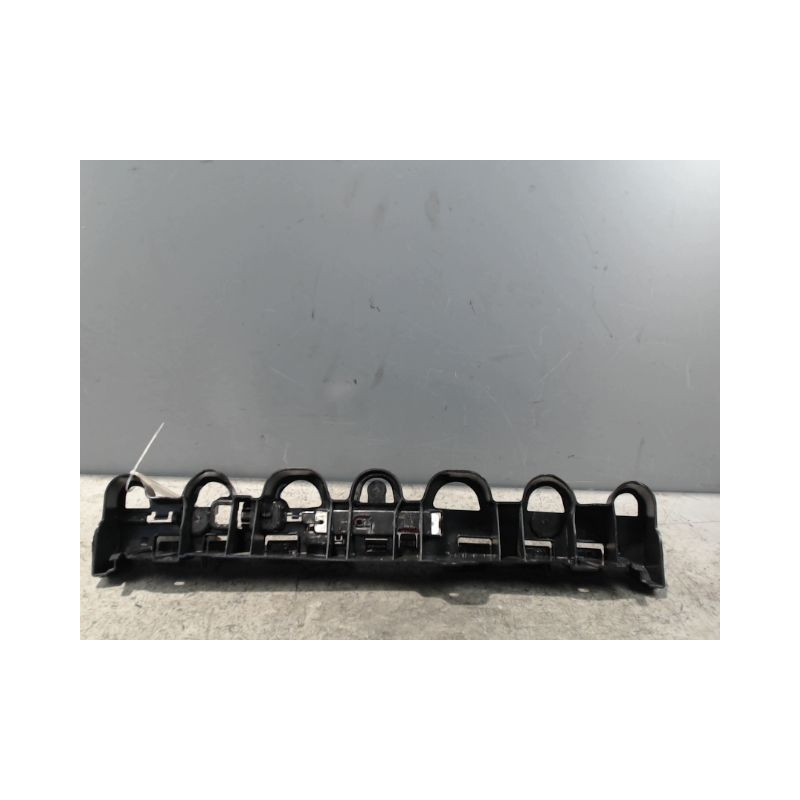 SUPPORT CENTRAL PARE-CHOC ARRIERE  RENAULT CLIO IV