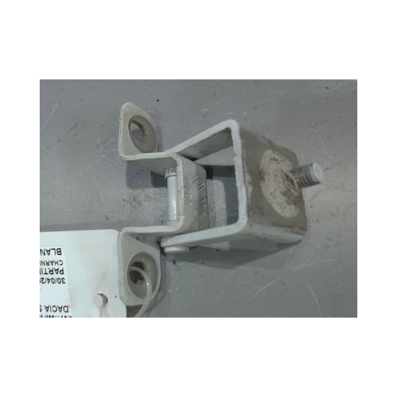 CHARNIERE HAYON G DACIA SANDERO
