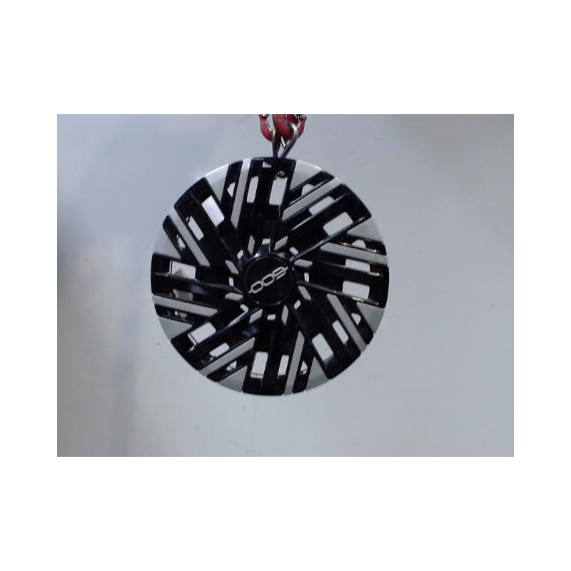 ENJOLIVEUR DE ROUE FIAT 600