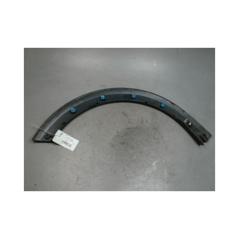 ELARGISSEUR AILE AVANT DROIT DACIA SANDERO