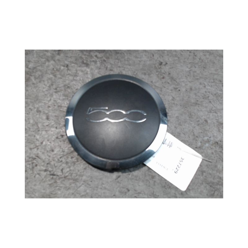 ENJOLIVEUR DE ROUE FIAT 500 C 09-