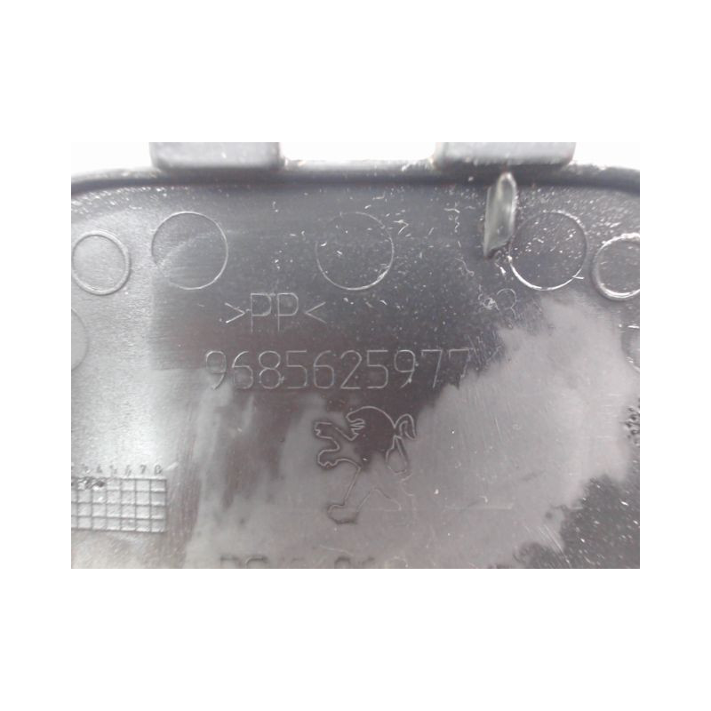 OBTURATEUR COUVRE CROCHET DE BOUCLIER AV PEUGEOT 3008 BREAK I Phase 1 2009-2013