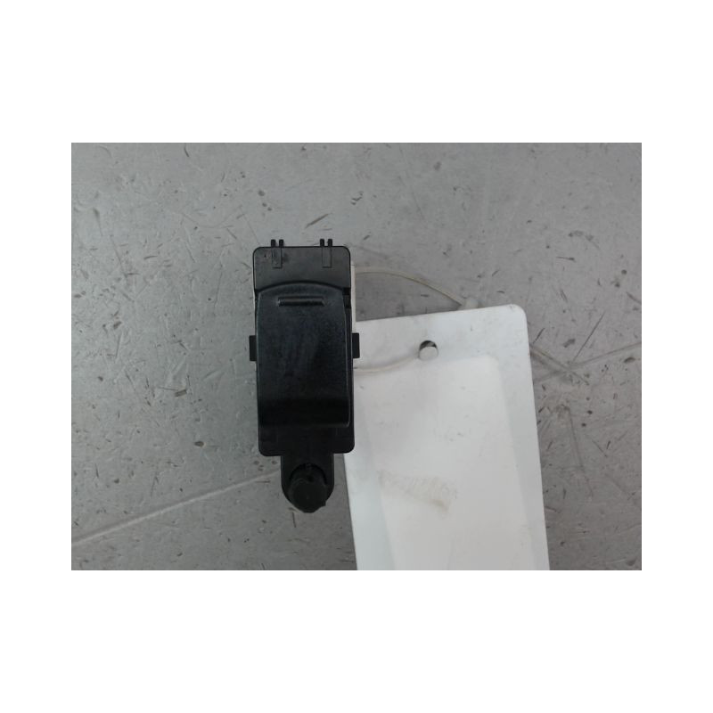 COMMANDE LEVE-GLACE PORTE AVD SUZUKI CELERIO