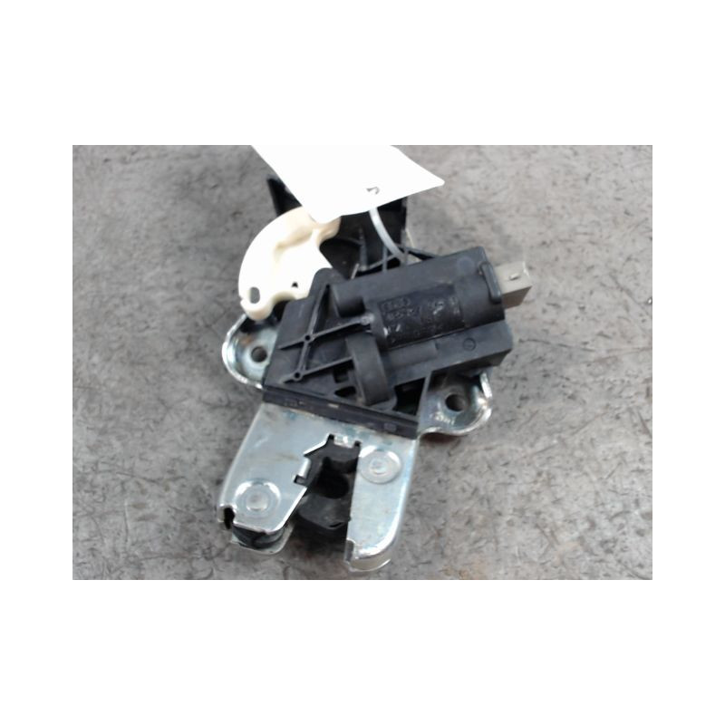 SERRURE COFFRE ARRIERE VOLKSWAGEN PASSAT 2010-