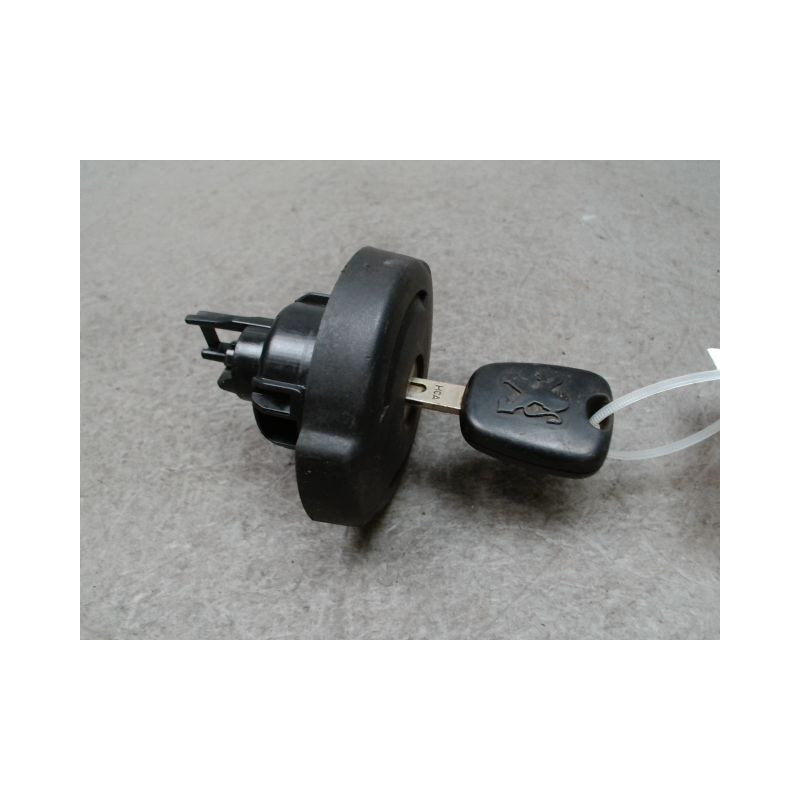BOUCHON RESERVOIR A CARBURANT PEUGEOT 308 2011-