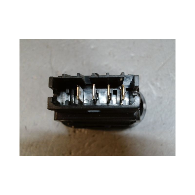 COMMANDE DEGIVRAGE LUNETTE ARRIERE DACIA SANDERO 2008-