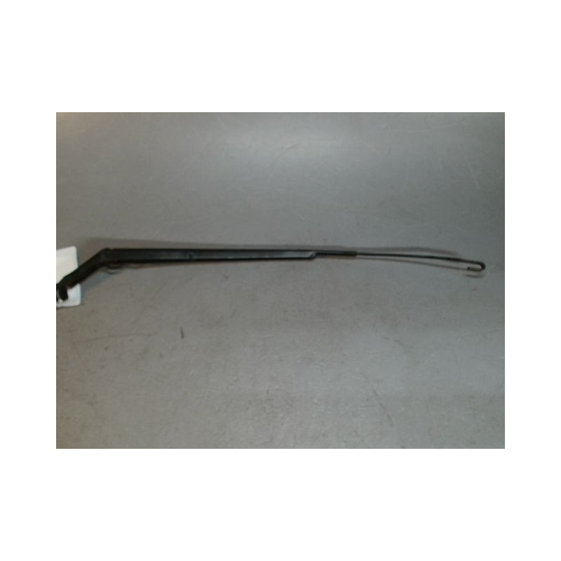 BRAS ESSUIE-GLACE AVANT DROIT TOYOTA YARIS 2005-
