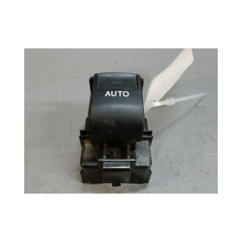 COMMANDE LEVE-GLACE PORTE ARG TOYOTA AURIS