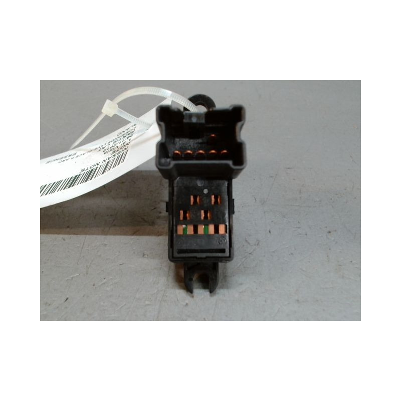 COMMANDE LEVE-GLACE PORTE ARD NISSAN NOTE