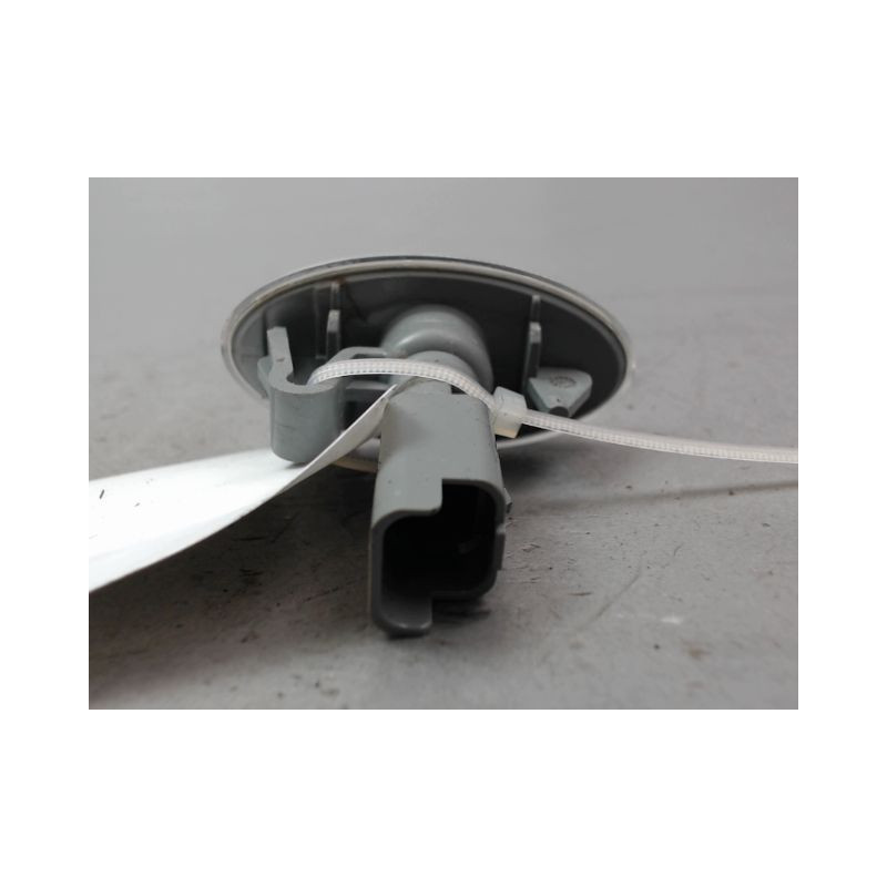 REPETITEUR AILE DROIT PEUGEOT 108