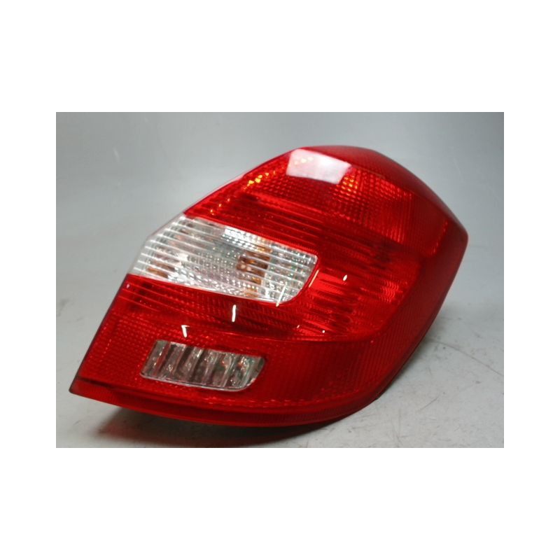 FEU ARRIERE DROIT SKODA FABIA