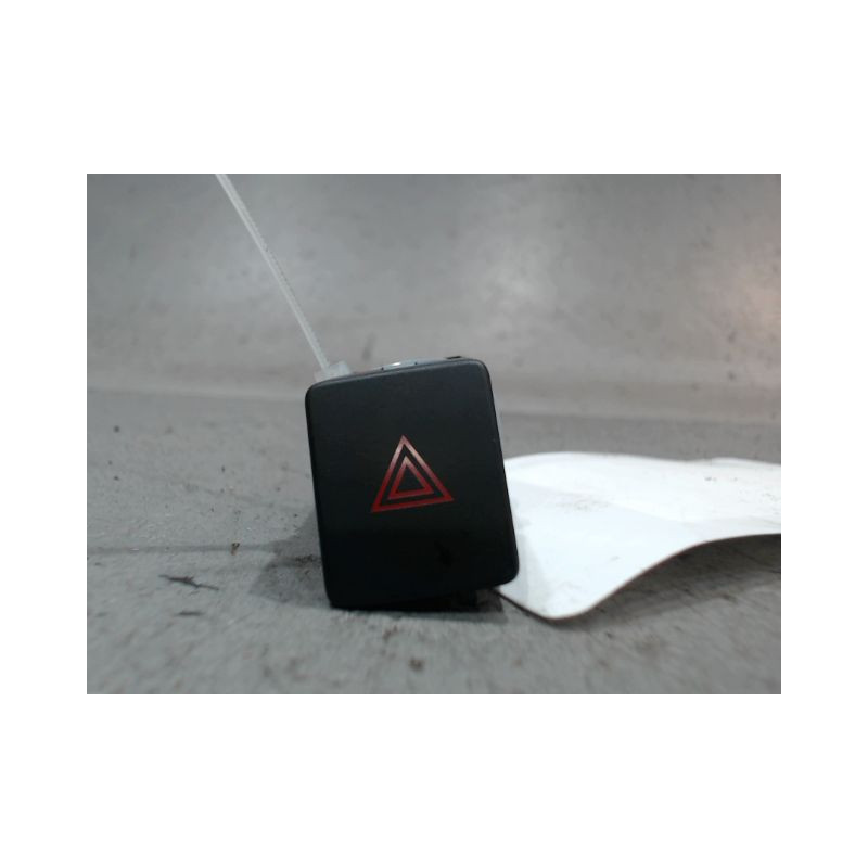 BOUTON DE WARNING NISSAN X-TRAIL