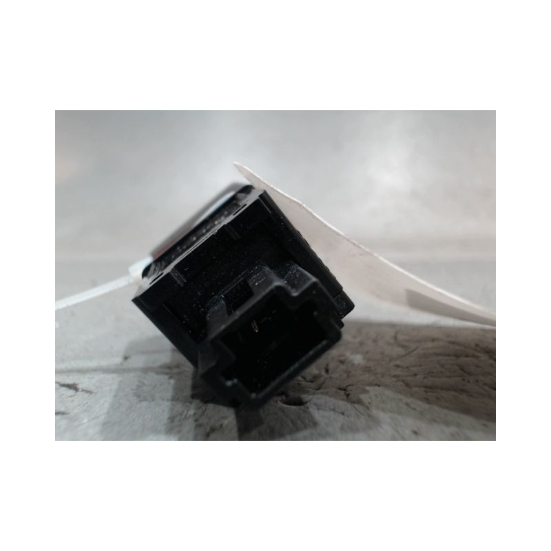 BOUTON DE WARNING NISSAN X-TRAIL