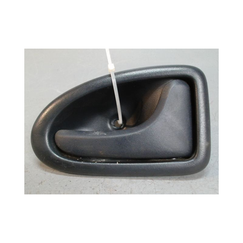 POIGNEE INTERIEURE PORTE ARRIERE DROIT RENAULT CLIO II PH.2 01-06