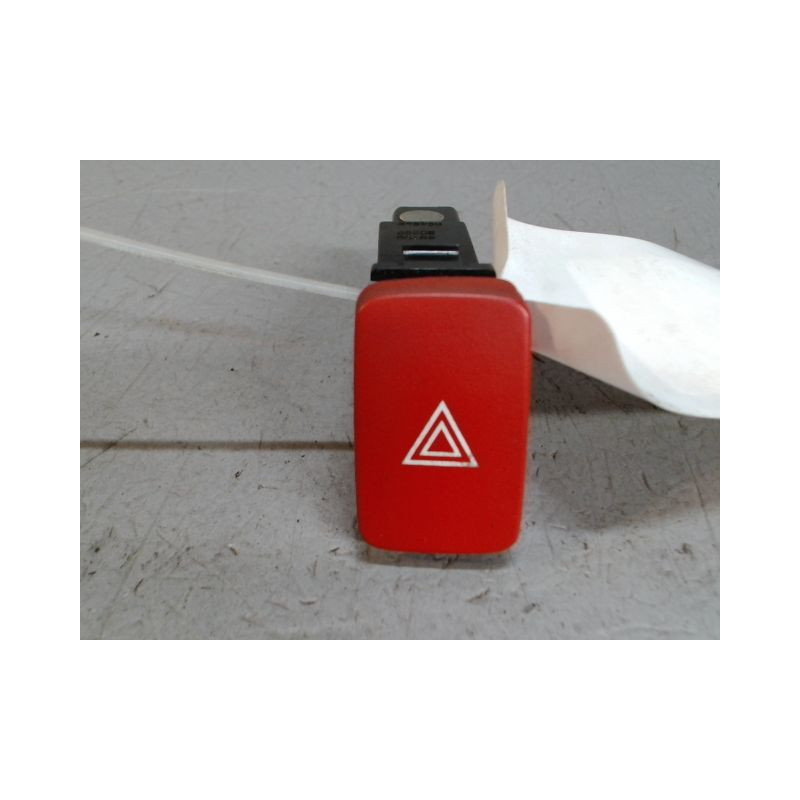 BOUTON DE WARNING HYUNDAI TUCSON -04