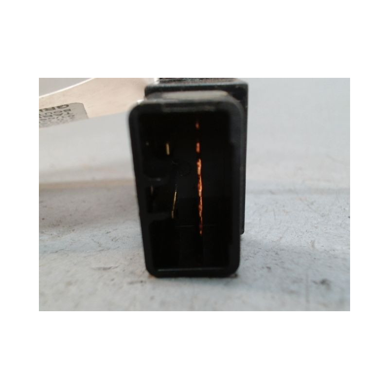 BOUTON DE WARNING HYUNDAI TUCSON -04