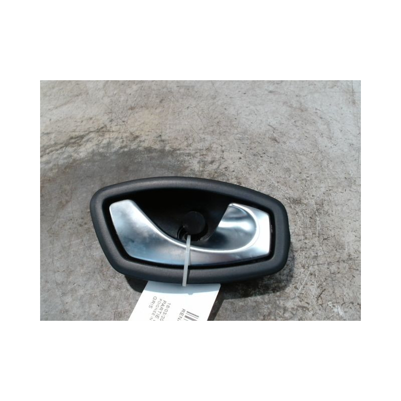 POIGNEE INTERIEURE PORTE AVANT DROIT RENAULT CAPTUR
