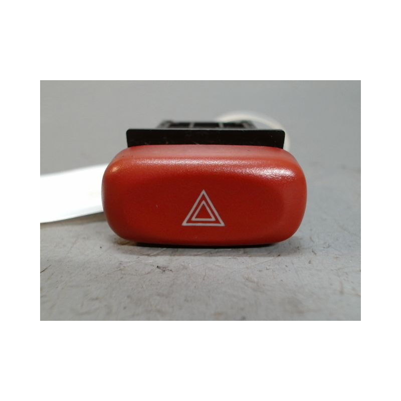 BOUTON DE WARNING SUZUKI ALTO 5 PTES