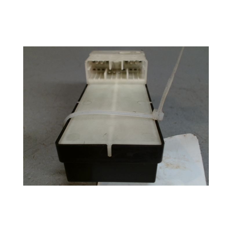 COMMANDE LEVE-GLACE PORTE AVG SUZUKI SWIFT