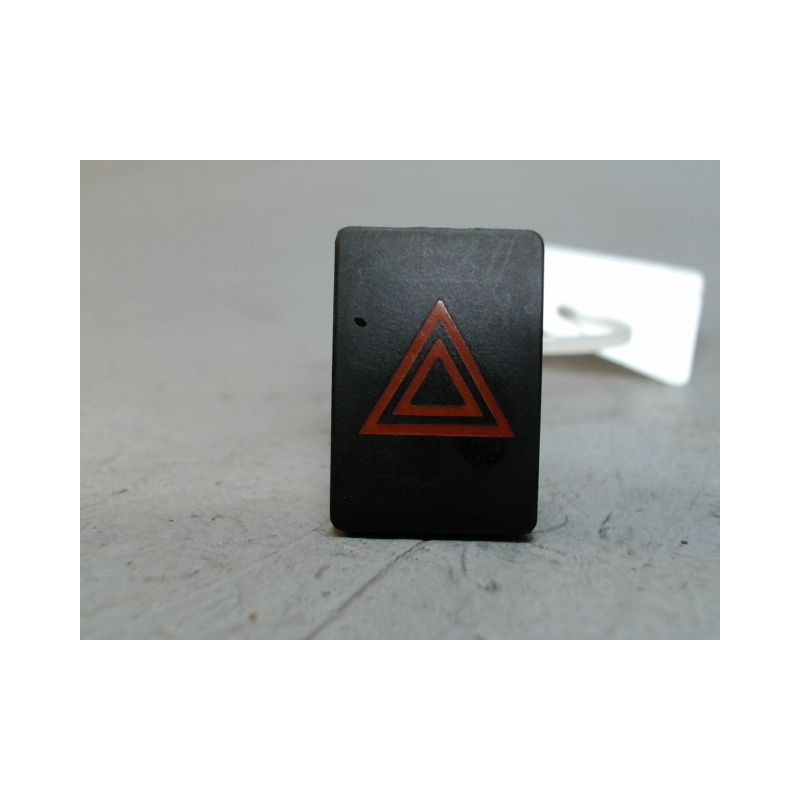 BOUTON DE WARNING NISSAN QASHQAI