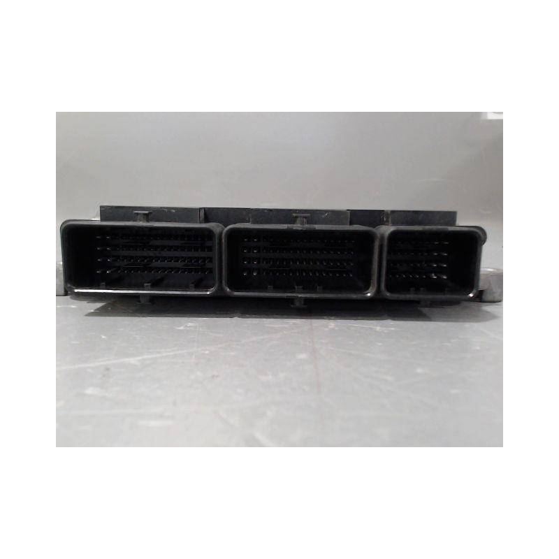 CALCULATEUR MOTEUR RENAULT TRAFIC