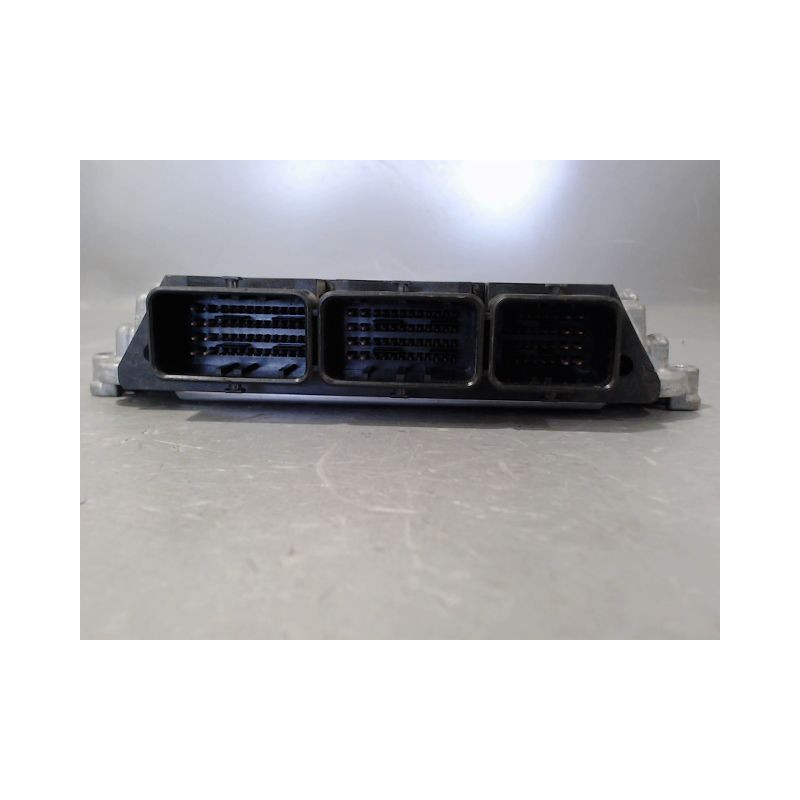 CALCULATEUR MOTEUR RENAULT TRAFIC