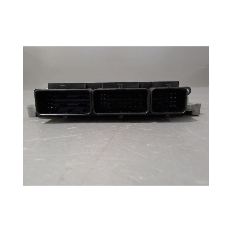 CALCULATEUR MOTEUR NISSAN PRIMASTAR