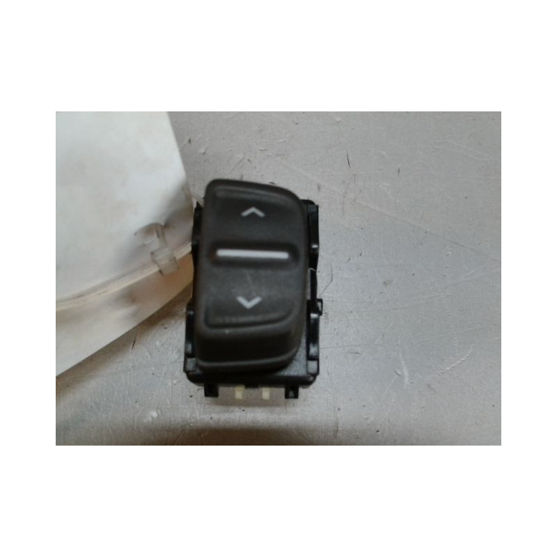 COMMANDE LEVE-GLACE PORTE AVD DACIA SANDERO