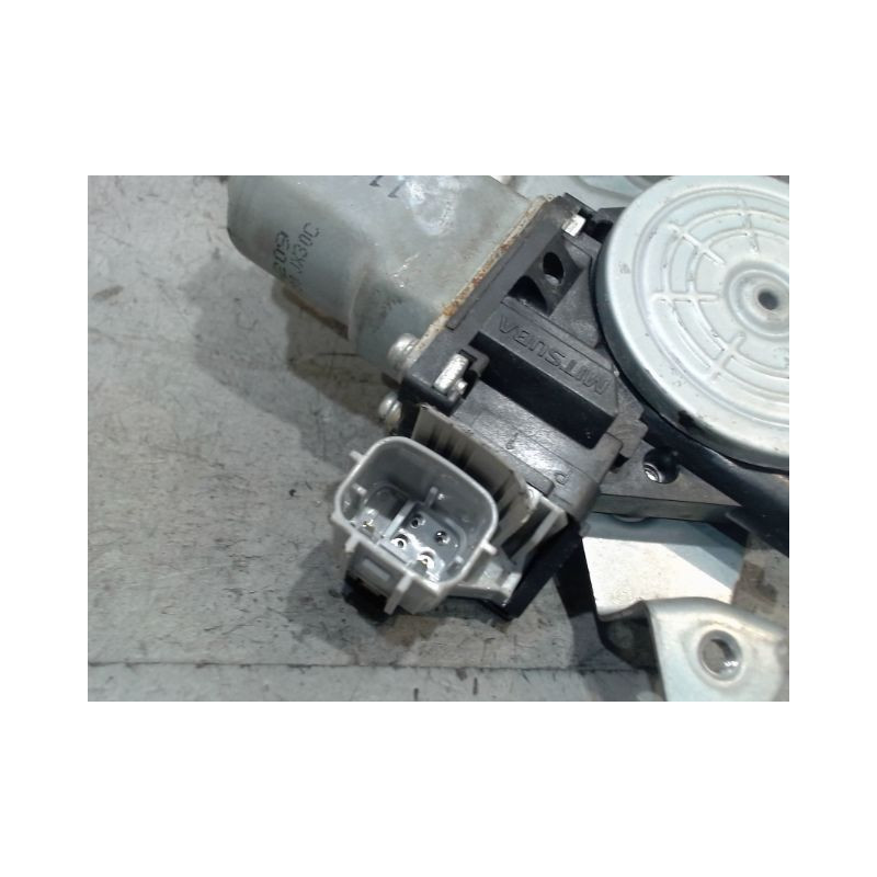 MECANISME+MOTEUR LEVE-GLACE AVANT DROIT NISSAN JUKE