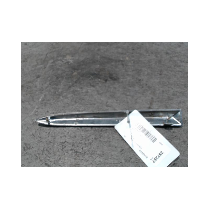 ENJOLIVEUR CALANDRE DROIT FIAT 500 2007-