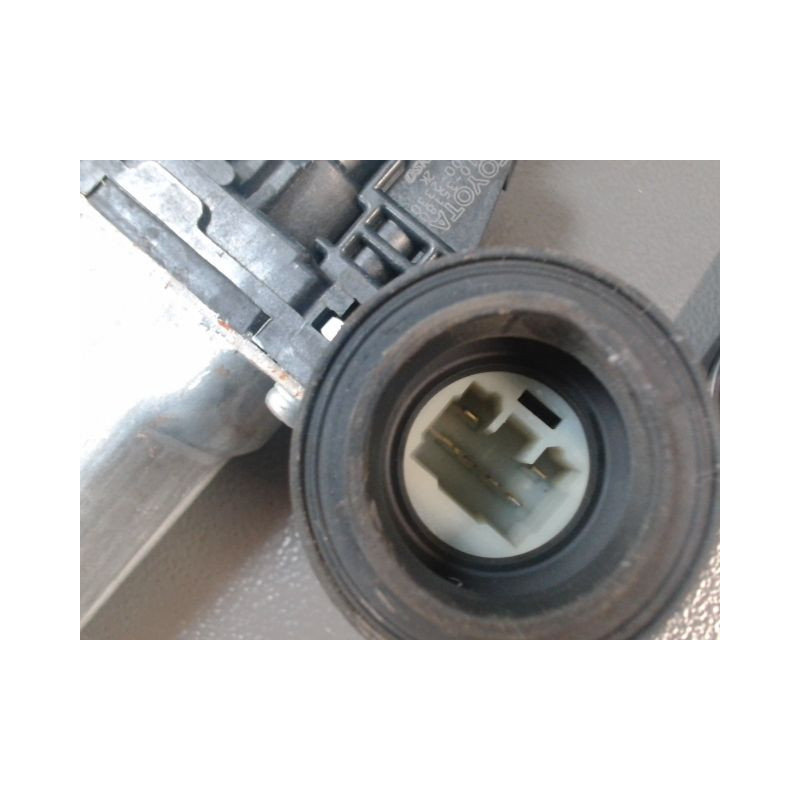 MECANISME+MOTEUR LEVE-GLACE AVANT DROIT TOYOTA RAV4 BREAK III Phase 1 2006-2009