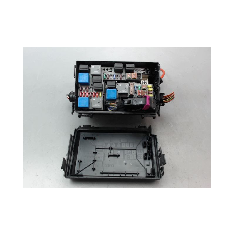 PLATINE FUSIBLE AVANT OPEL CORSA IV Phase 2 (D) 2011-2015