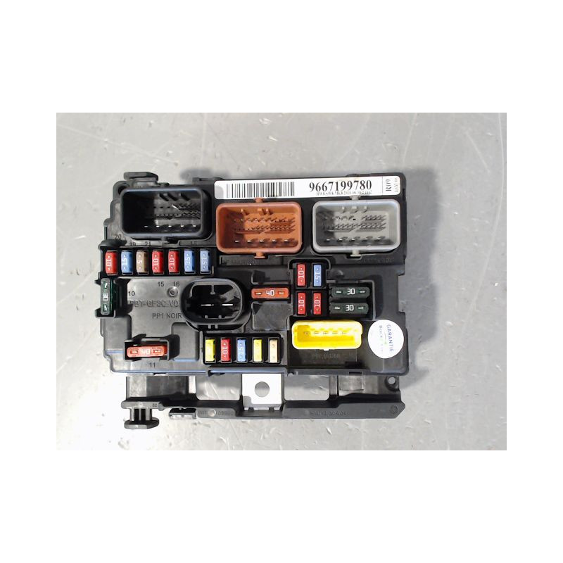 BOITE A FUSIBLES PEUGEOT 207