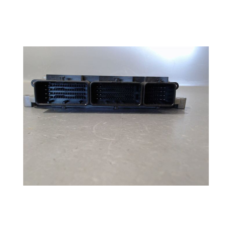 CALCULATEUR MOTEUR DACIA LOGAN