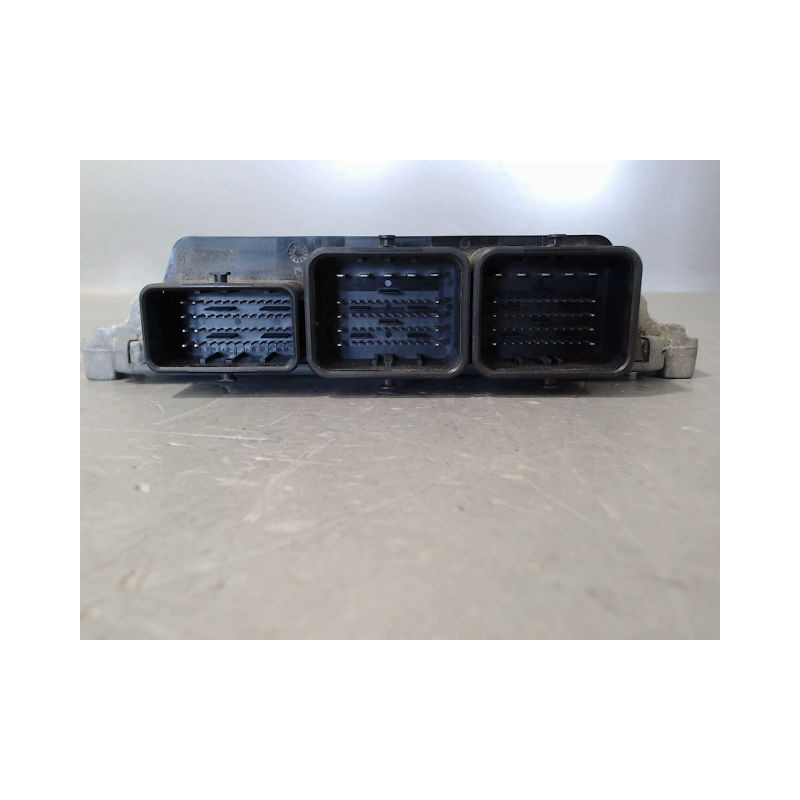 CALCULATEUR MOTEUR PEUGEOT 5008