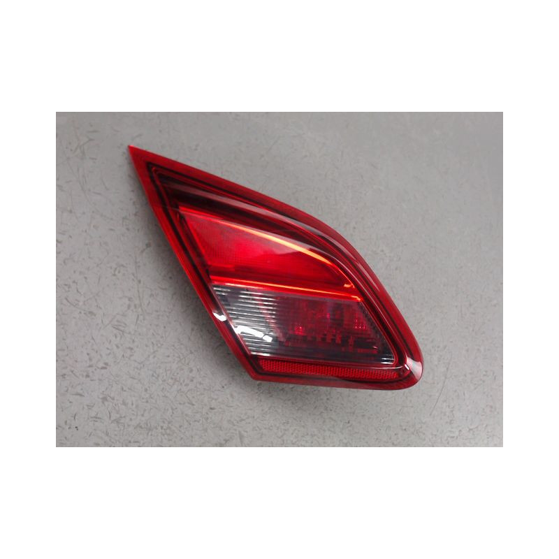 FEU ARRIERE INTERIEUR GAUCHE OPEL CORSA